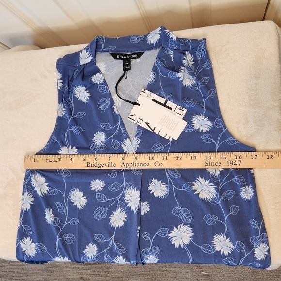 41 Hawthorn Sleeveless V-Neck Blue/White Floral Small Petite - Picture 5 of 8